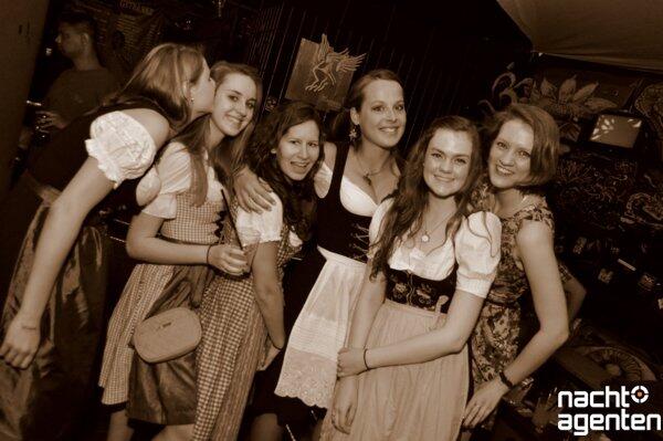 Tracht und Club - das passt zusammen! Am Dienstag wurde beim "Heimatabend" im "8below" gefeiert. Mehr Bilder unter: www.nachtagenten.de