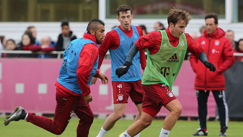 Endlich wieder zurück: Mario Götze dribbelt sich erfolgreich an Arturo Vidal vorbei. Endlich wieder zurück: Mario Götze dribbelt sich erfolgreich an Arturo Vidal vorbei.