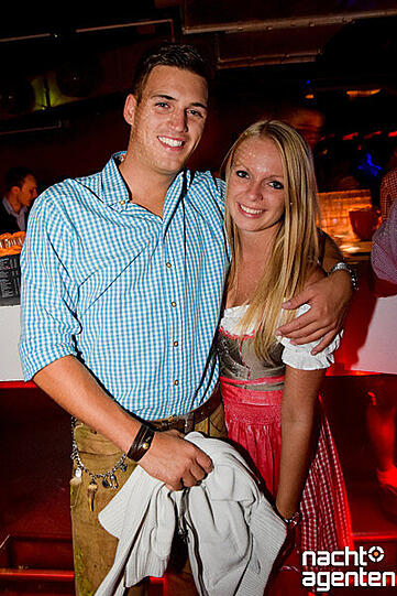 Zur Wiesn machen die Münchner im Neuraum nonstop Party.