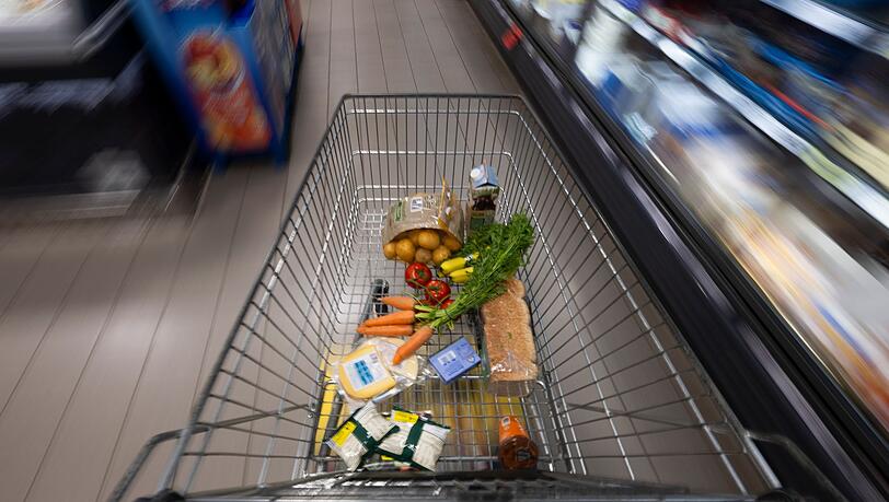 Einkäufe: Die Inflation in Bayern verharrt bei 2,1 Prozent. Nahrungsmittel gehörten zu den Treibern.