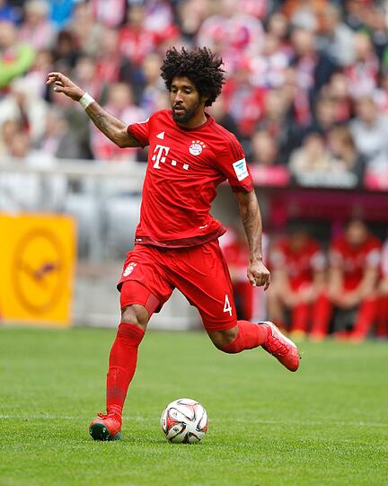 Am Samstag gegen Augsburg präsentierten die Bayern erstmals ihr Trikot für die neue Saison. Die Bilder zum Durchklicken!