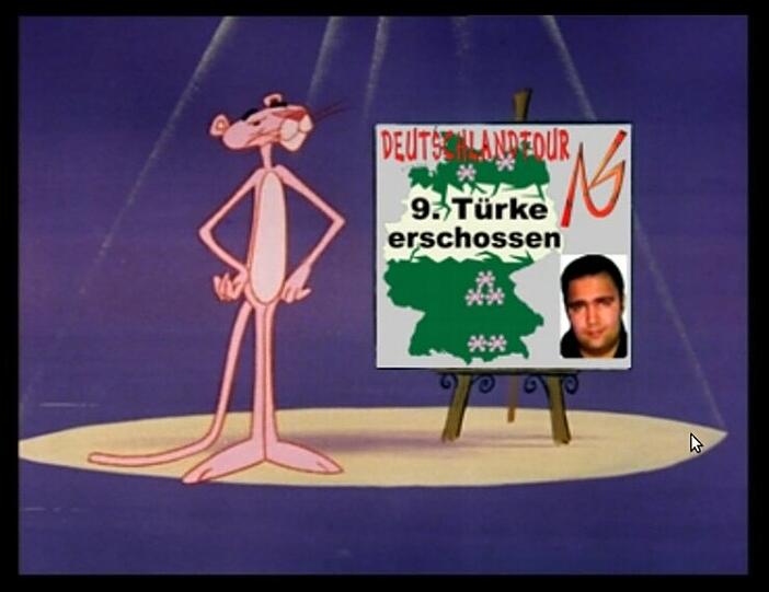 Der Screenshot zeigt einen Ausschnitt aus dem Video des Nationalsozialistischen Untegrundes (NSU): In dem Film mit der Trickfilmfigur "Paulchen Panther" werden Fotos der Mordopfer der vergangenen Jahre gezeigt, zu denen sich die Terrorgruppe bekannte.