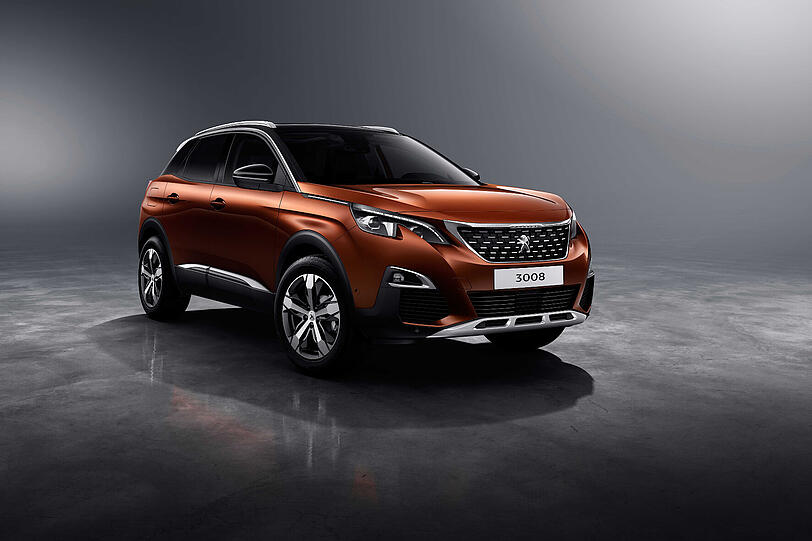 Wer sich für den neuen Peugeot 3008 entscheidet, erhält auf Wunsch noch einen klappbaren Tretroller und ein Klapprad jeweils mit elektrischer Unterstützung.