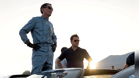 "Le Mans 66 - Gegen jede Chance": Ken Miles (Christian Bale, l.) und Carroll Shelby (Matt Damon) haben Benzin im Blut.