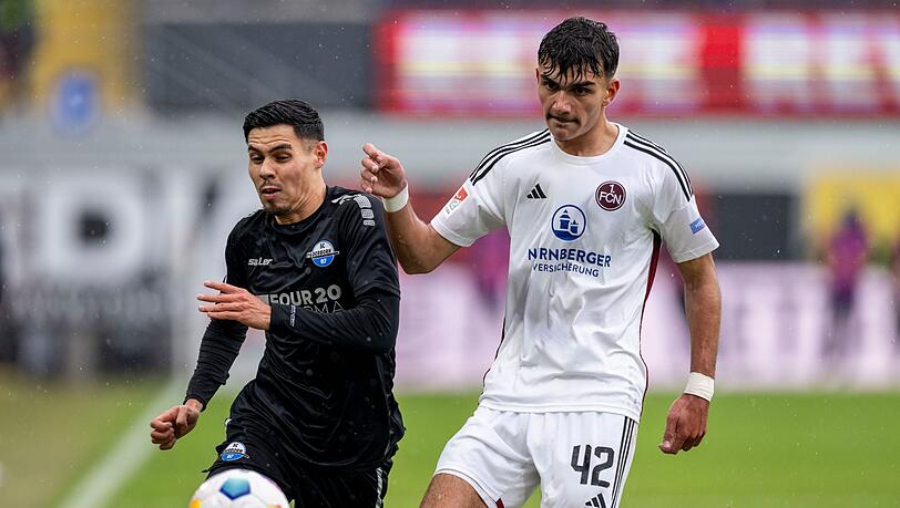 Paderborns Raphael Obermair (l.) und Nürnbergs Can Uzun kämpfen um den Ball. Nürnberg bangt weiter um den Einsatz seines Supertalents Uzun.