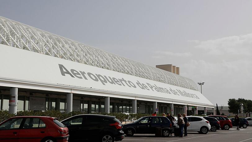 Bei der Evakuierung eines Flugzeugs in Palma de Mallorca wurden mehrere Menschen verletzt. (Archivfoto)
