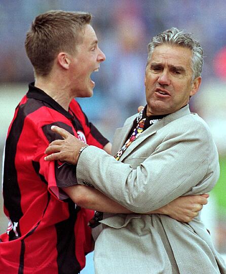 ...und erreichte damit genau die nötige Differenz, um sich gerade noch vor dem 1.FC Nürnberg zu platzieren. Der entscheidende Torschütze Fjörtoff sagte nach dem Spiel: &bdquo;Jörg Berger ist so ein guter Trainer, der hätte auch die Titanic gerettet.&ldquo;