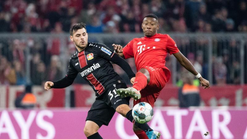 Kevin Volland von Leverkusen (l) und David Alaba vom FC Bayern München kämpfen um den Ball. Foto: Matthias Balk/dpa Kevin Volland von Leverkusen (l) und David Alaba vom FC Bayern München kämpfen um den Ball. Foto: Matthias Balk/dpa