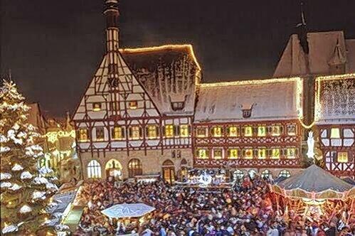 Der schönste Adventskalender: das Rathaus von Forchheim.