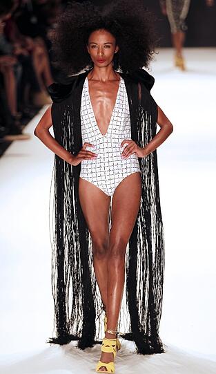 Diese sexy (Bade-)mode stammt vom türkischen Designer Cengiz Abazoglu.