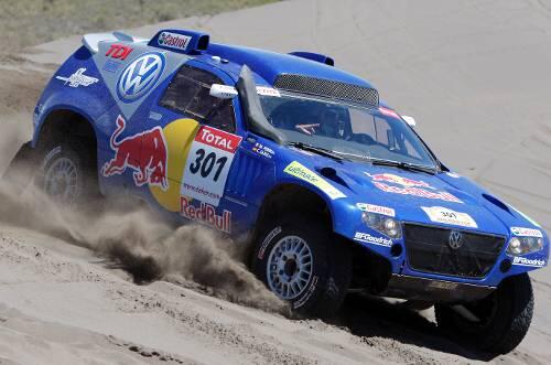 Carlos Sainz, er ist der Superstar der Dakar-Rallye, und kennt die Schrecken der Wüste.