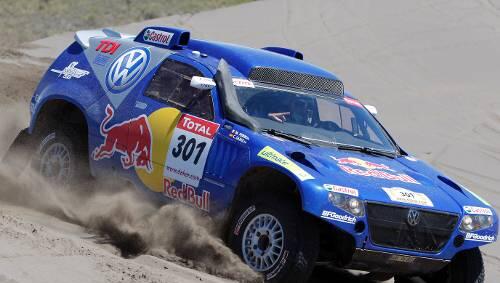 Carlos Sainz, er ist der Superstar der Dakar-Rallye, und kennt die Schrecken der Wüste. Carlos Sainz, er ist der Superstar der Dakar-Rallye, und kennt die Schrecken der Wüste.