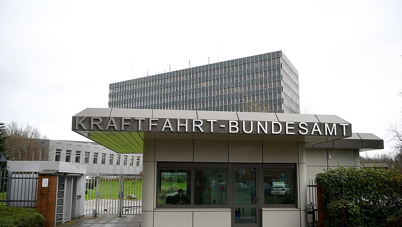 Das Kraftfahrt-Bundesamt in Flensburg. Nach Rückrufen bei VW, Audi und Seat ist nun auch Skoda betroffen. (Archivbild) Das Kraftfahrt-Bundesamt in Flensburg. Nach Rückrufen bei VW, Audi und Seat ist nun auch Skoda betroffen. (Archivbild)