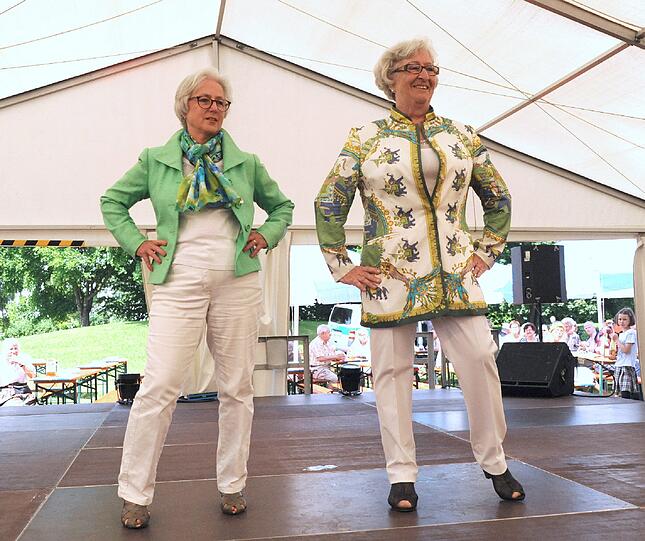 Senioren-Modenschau beim Jubiläumsfest in Berg am Laim.
