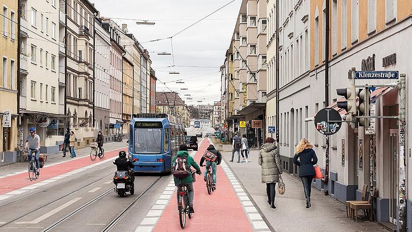 ...und so hätten es Grüne und SPD gern: 120 Parkplätze weg und freie (rote) Bahn für Radler.