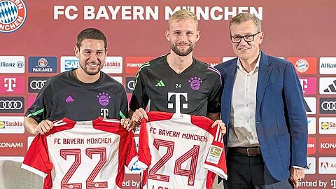 "Es sind zwei absolute Wunschspieler", sagt FC-Bayern-Vorstandschef Jan-Christian Dreesen über die Neuzugänge Raphaël Guerreiro (li.) und Konrad Laimer.