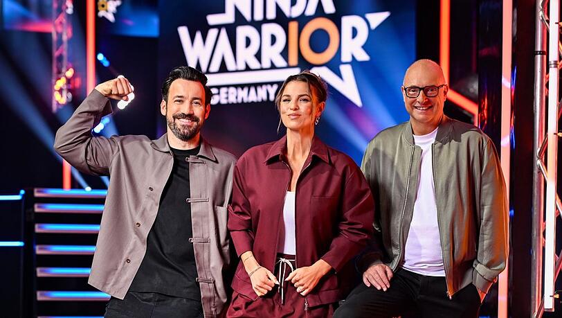 Die "Ninja Warrior Germany" Moderatoren Jan Köppen (l.), Laura Wontorra, Frank "Buschi" Buschmann.