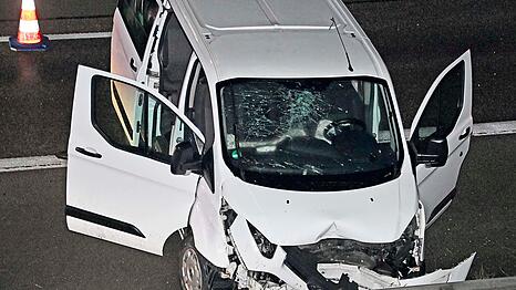 Sechs Personen sa&szlig;en in dem Kleinbus, nur eine von ihnen wurde bei dem Unfall verletzt.