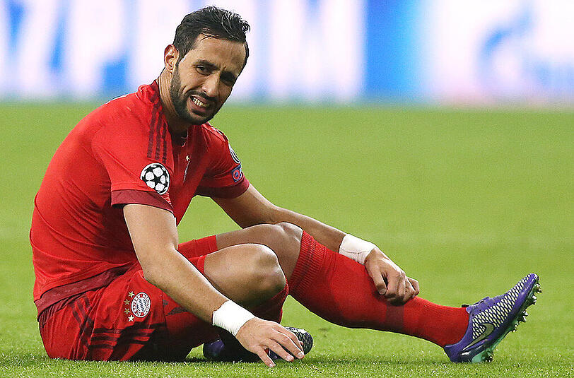 Medhi Benatia: Note 3. Wirkt oft hölzern im Spielaufbau, ein wenig langsam. Dennoch ohne Fehler und fitter als Nebenmann Tasci. Sollte tatsächlich Mats Hummels zurückkommen, dürften die Tage des Marokkaners bei Bayern gezählt sein. Sicherheitsbälle im Spielaufbau.