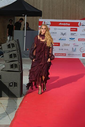 Trendige Sommerkleider oder Casual Look: Die Kandidatinnen für die Flughafen-Wildcard machen in jedem Outfit eine gute Figur.