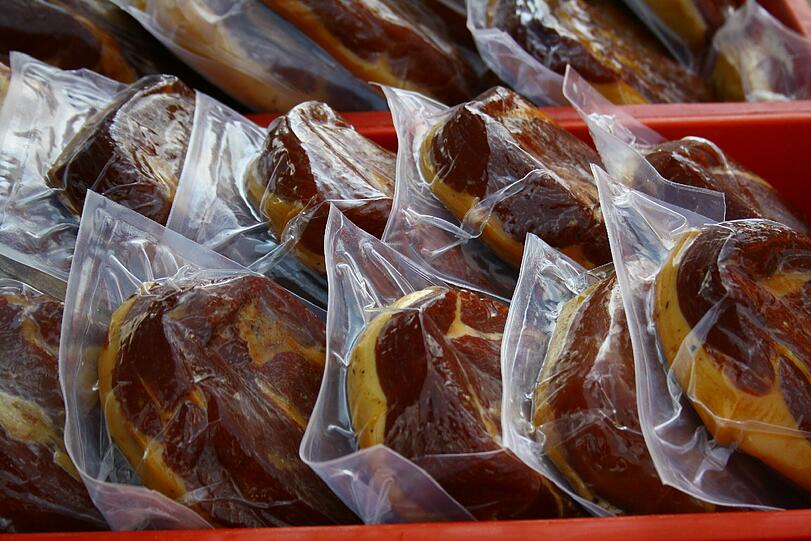 Endlich im Bild: die Nackensteaks.