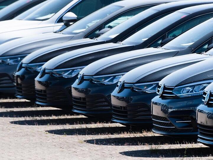 Volkswagen muss voraussichtlich seinen gerade gestarteten Golf 8 zurückrufen. Grund sind Softwareprobleme beim Notrufassistenten.
