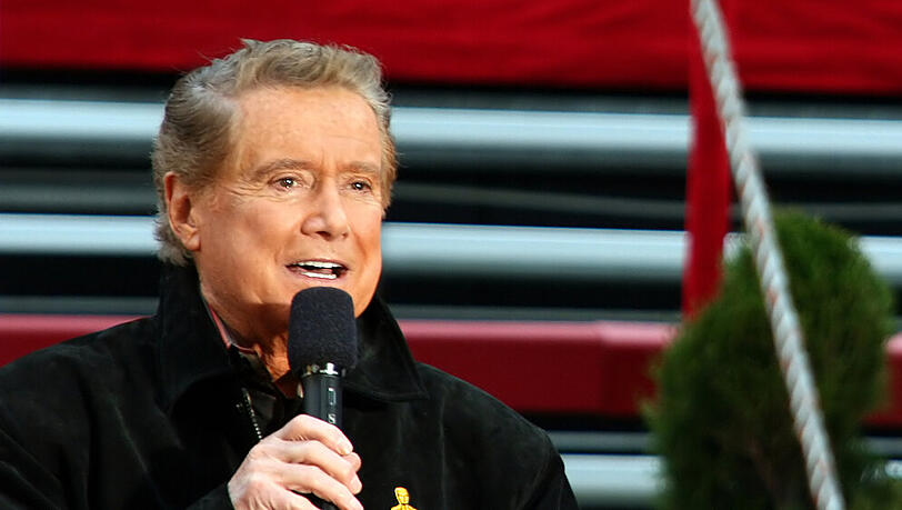 Regis Philbin zählte zu den bekanntesten TV-Persönlichkeiten in den USA. Regis Philbin zählte zu den bekanntesten TV-Persönlichkeiten in den USA.
