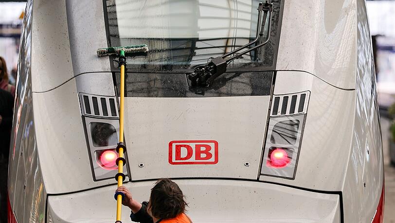 Die Bahn investiert bis 2030 zus&auml;tzliche 210 Millionen Euro in Sauberkeit und Sicherheit. (Archivbild)