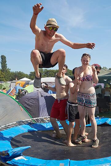 Die Truppe aus aus Bernkastel-Kues ist wirklich mit allem beim "Rock am Ring" dabei.