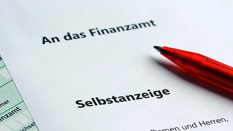 Im vergangenen Jahr hatten die Finanzämter den Rekordwert von bundesweit rund 40 000 Selbstanzeigen registriert. Im vergangenen Jahr hatten die Finanzämter den Rekordwert von bundesweit rund 40 000 Selbstanzeigen registriert.