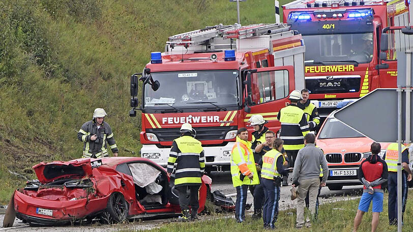 Bilder von der A94, auf der es am Sonntag zu einem Unfall mit einem 650-PS-Sportwagen gekommen ist. Die Bilder.