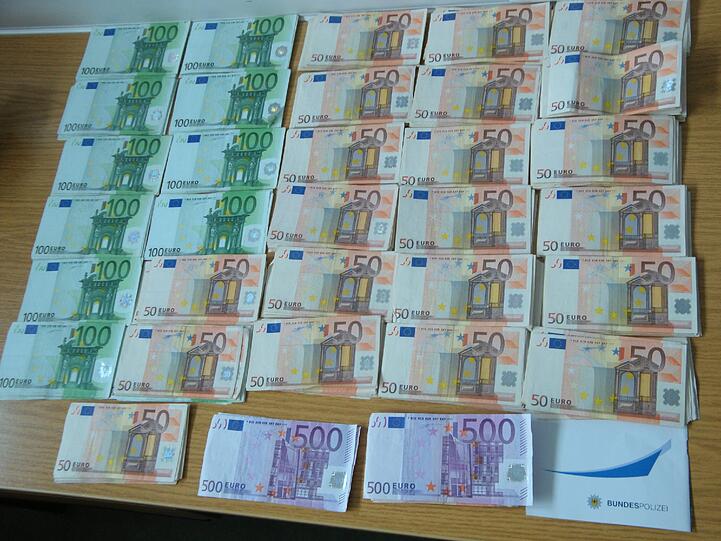 32.000 Euro befanden sich in der Brusttasche des 88-Jährigen.