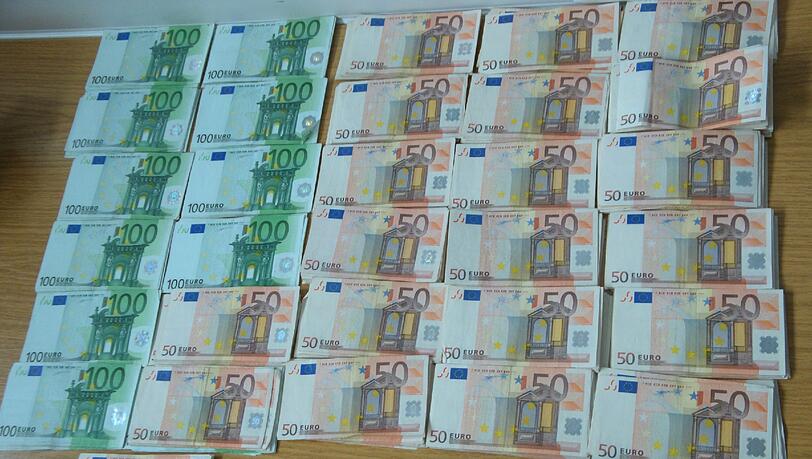 32.000 Euro befanden sich in der Brusttasche des 88-Jährigen. 32.000 Euro befanden sich in der Brusttasche des 88-Jährigen.