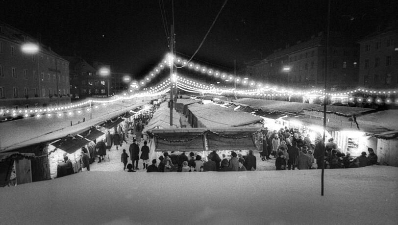 Lauschig: der Münchner Christkindlmarkt 1970 - noch nicht am Marienplatz. Sondern wo? Lauschig: der Münchner Christkindlmarkt 1970 - noch nicht am Marienplatz. Sondern wo?