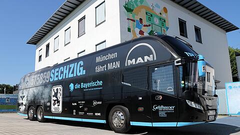 Mit dem Bus nach Verl: Für die bisherigen Spiele bei den Ostwestfalen ging es für den TSV 1860 nach Paderborn oder Lotte, jetzt dürfen die Löwen mit Trainer Giannikis dank neuer Stadion-Richtlinien zum ersten Mal in der Sportclub-Arena samt Rekord-Stadion-Theke antreten