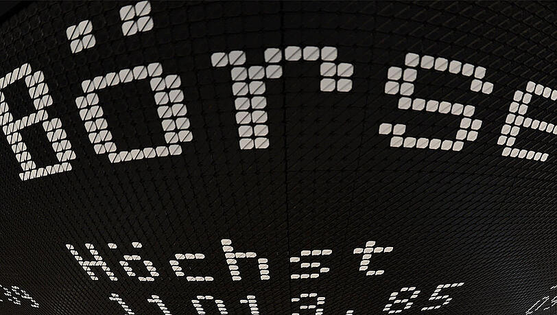 Der Dax hat erstmals in seiner 27-jährigen Geschichte die Marke von 11 000 Punkten geknackt. Der Dax hat erstmals in seiner 27-jährigen Geschichte die Marke von 11 000 Punkten geknackt.