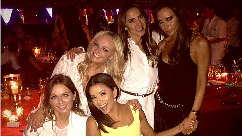Eva Longoria (vorne rechts) inmitten der einstigen Spice Girls Eva Longoria (vorne rechts) inmitten der einstigen Spice Girls