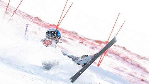 Aus und vorbei: Marcel Hirscher rutschte im Slalom von Gurgl weg und schied aus.