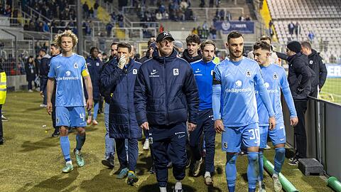 Bedröppelte Löwen nach der bitteren 0:3-Heimklatsche gegen Arminia Bielefeld.