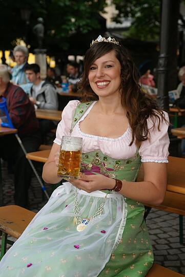 Bierkönigin Franziska Sirtl am Viktualienmarkt