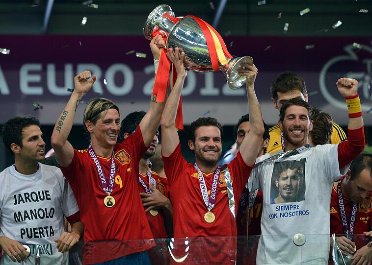 Jubel bei den Spaniern - Entsetzen bei den Italienern. Die Bilder nach dem 4:0-Endspielerfolg der Del Bosque-Elf.