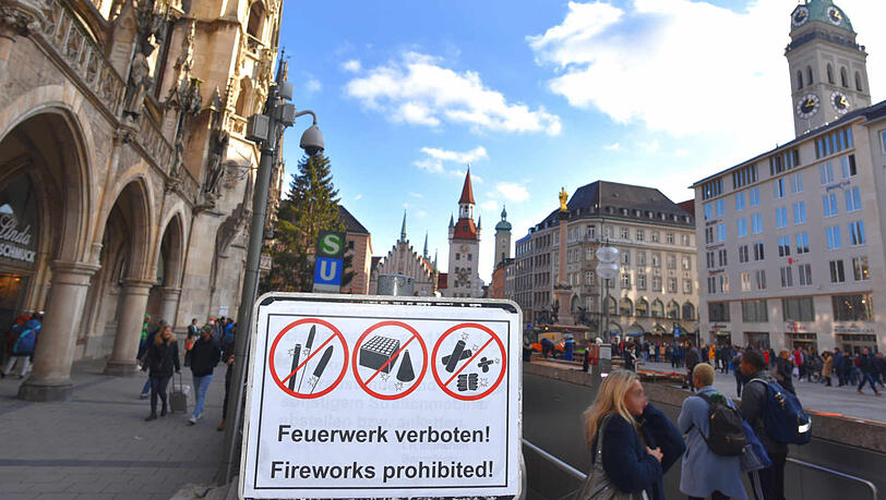 Hier, am Marienplatz, herrscht absolutes Feuerwerksverbot. Hier, am Marienplatz, herrscht absolutes Feuerwerksverbot.