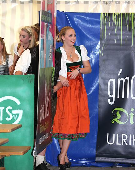 Trachtenmodenschau auf dem 27. Haderner Dorffest. Die Bilder.