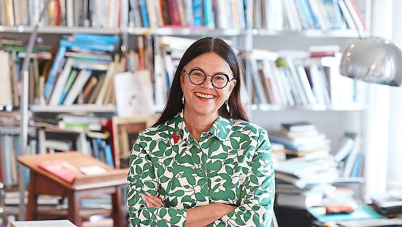 Kreatives Chaos. So könnte man das Büro von Stadtbaurätin Elisabeth Merk (parteilos) wohl am besten beschreiben. Die ganzen Bücher brauche sie aber auch - um etwas nachzuschlagen, und auf neue Ideen zu kommen.