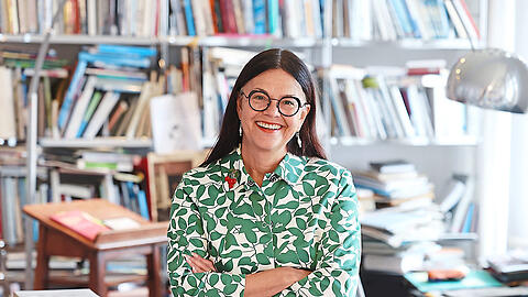 Kreatives Chaos. So könnte man das Büro von Stadtbaurätin Elisabeth Merk (parteilos) wohl am besten beschreiben. Die ganzen Bücher brauche sie aber auch - um etwas nachzuschlagen, und auf neue Ideen zu kommen.