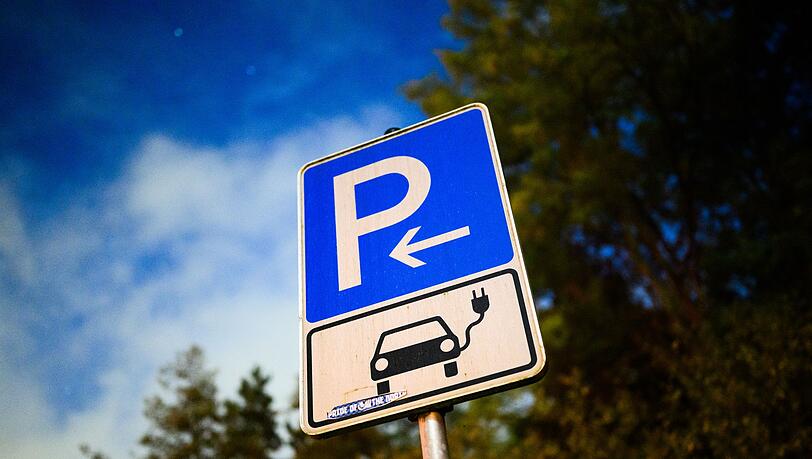 Nun gibt es wieder Geld vom Staat f&uuml;r Kauf oder Leasing eines Elektroautos.