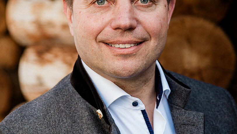Christian Bär führt den Alpenhof Murnau als Hotelchef und -betreiber seit etwa 13 Jahren. Christian Bär führt den Alpenhof Murnau als Hotelchef und -betreiber seit etwa 13 Jahren.