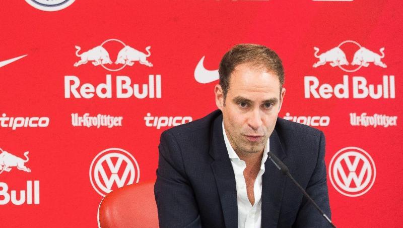 RB Leipzigs Vorstandschef Oliver Mintzlaff verwahrt sich gegen den Verdacht einer "Stallorder" beim Spiel gegen Salzburg. RB Leipzigs Vorstandschef Oliver Mintzlaff verwahrt sich gegen den Verdacht einer "Stallorder" beim Spiel gegen Salzburg.