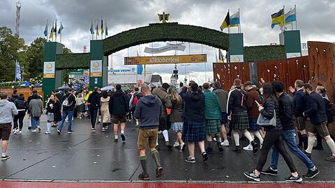 Greislig war's am ersten Wiesn-Wochenende. Wenn das so bleibt, könnte es bald Änderungen im Angebot geben.