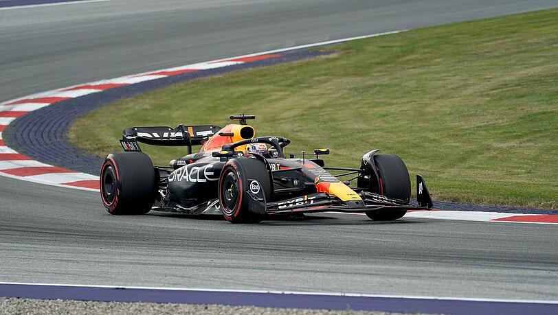 Weltmeister Max Verstappen ist auf der Strecke in Spielberg unterwegs.